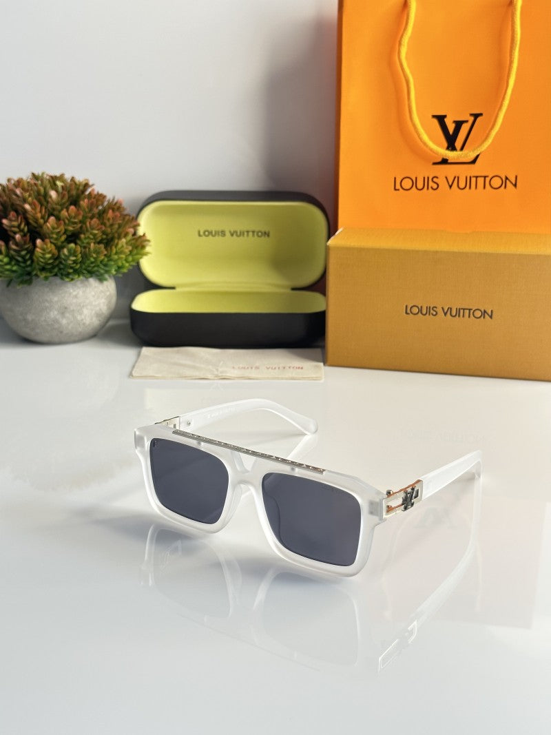 Louis Vuitton 121 Ice Black
