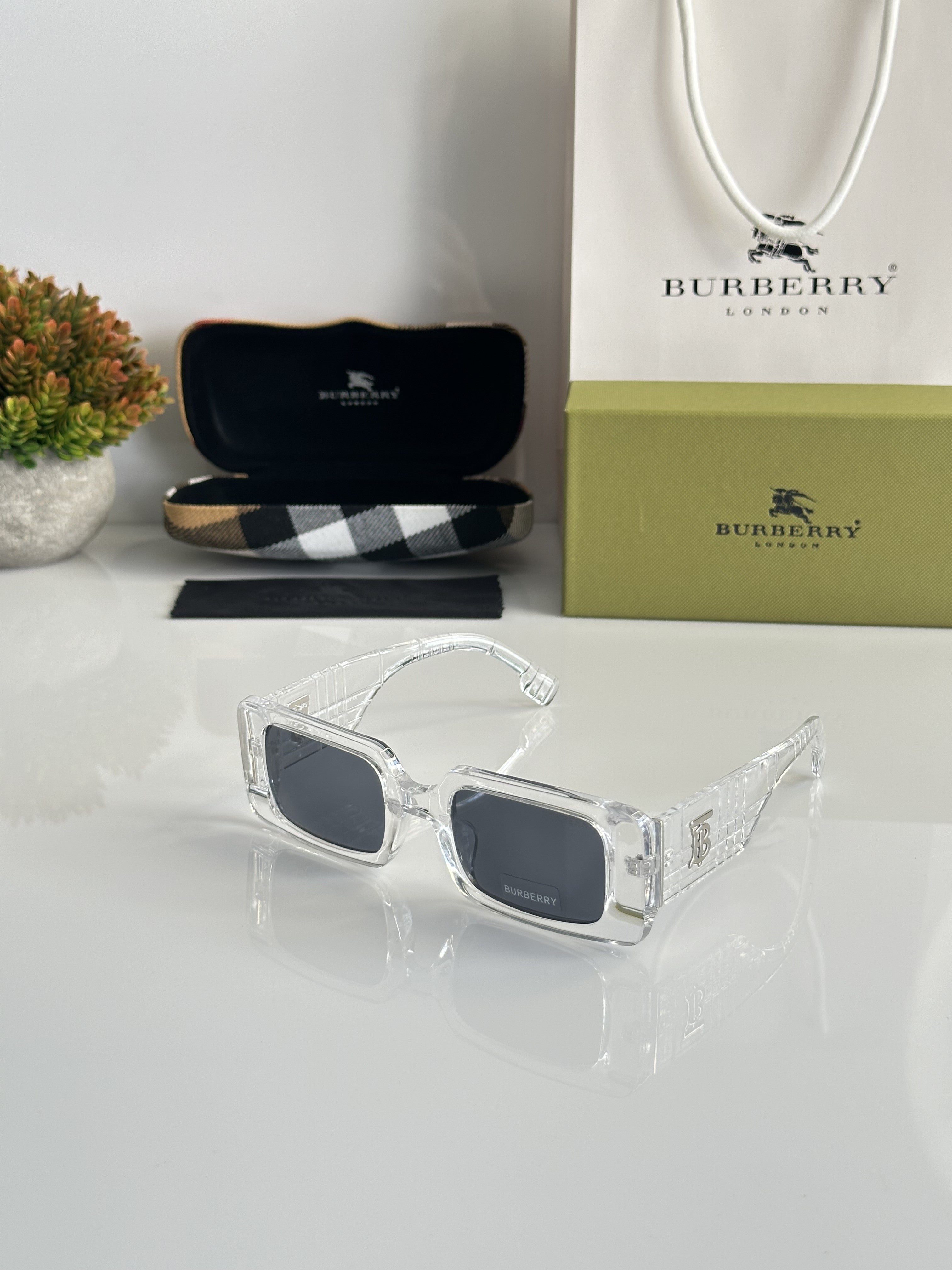 Burberry 11089 water black