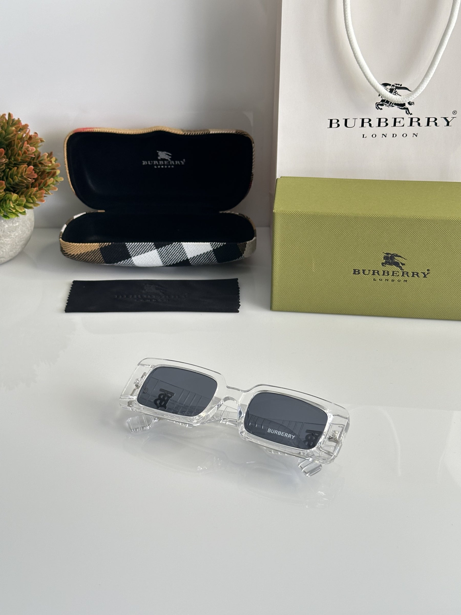 Burberry 11089 water black