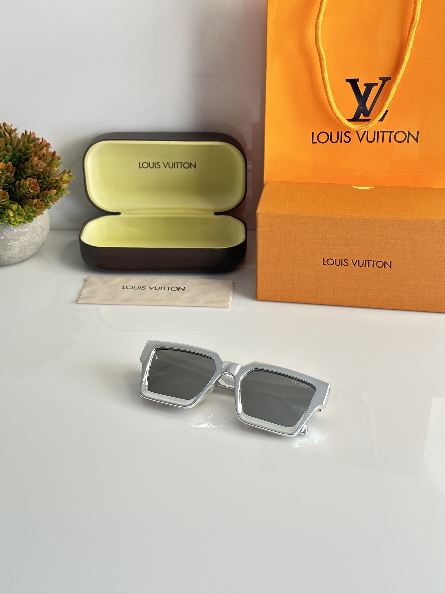 Louis Vuitton 1505 silver mercury