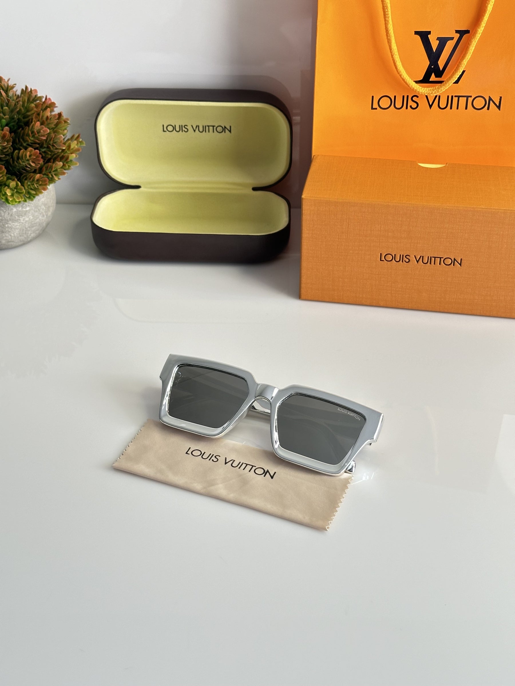 Louis Vuitton 1505 silver mercury