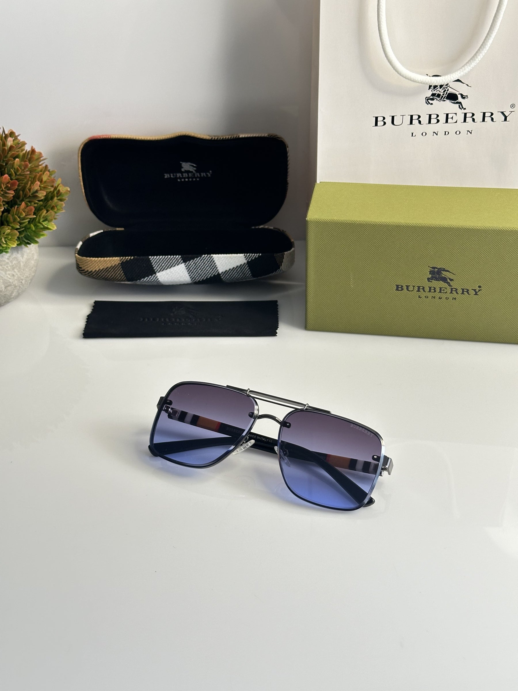 Burberry 493 Black Blue