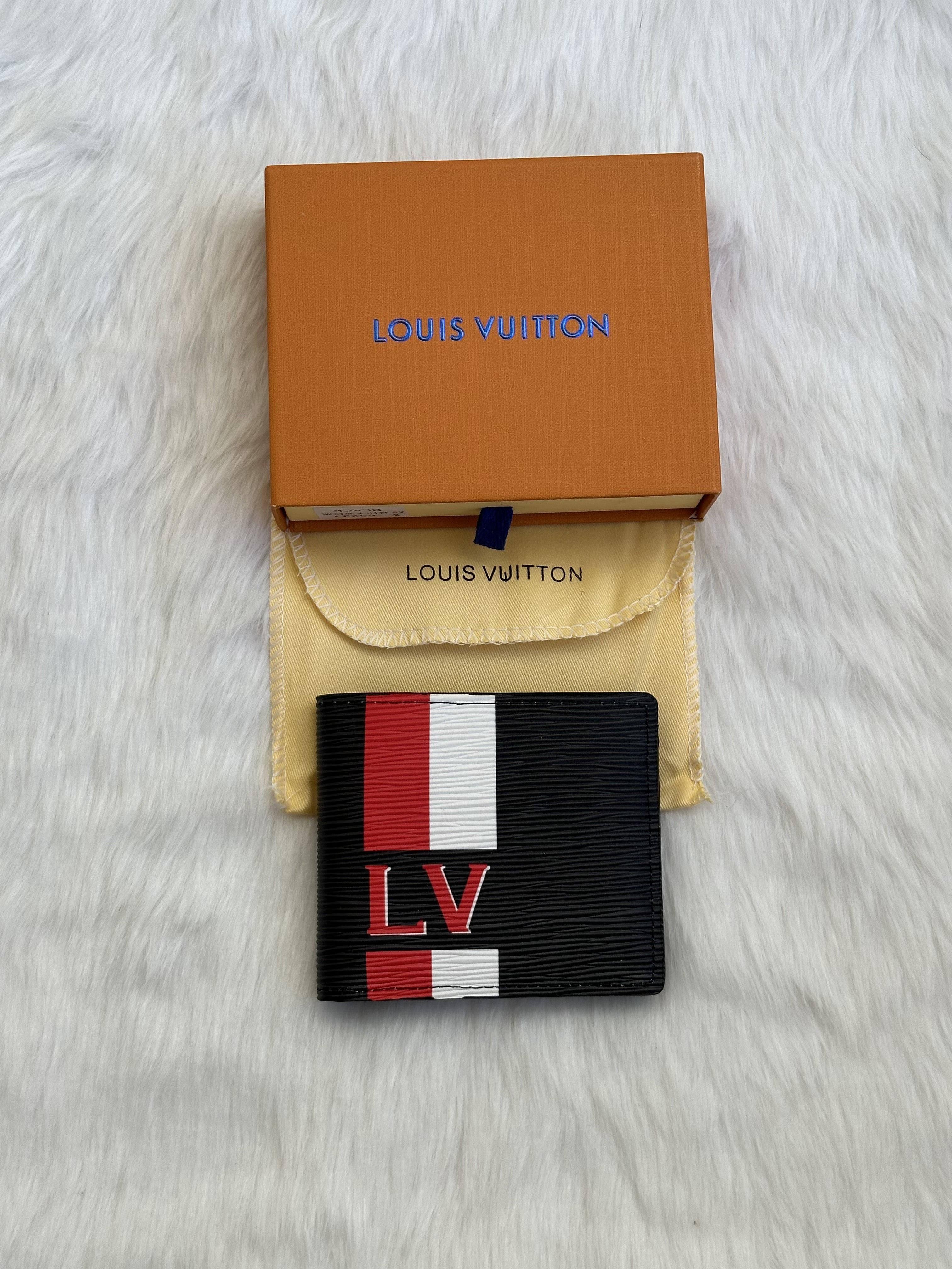 Louis Vuitton 09 Mens Wallet With Original Box & Dust Cover
