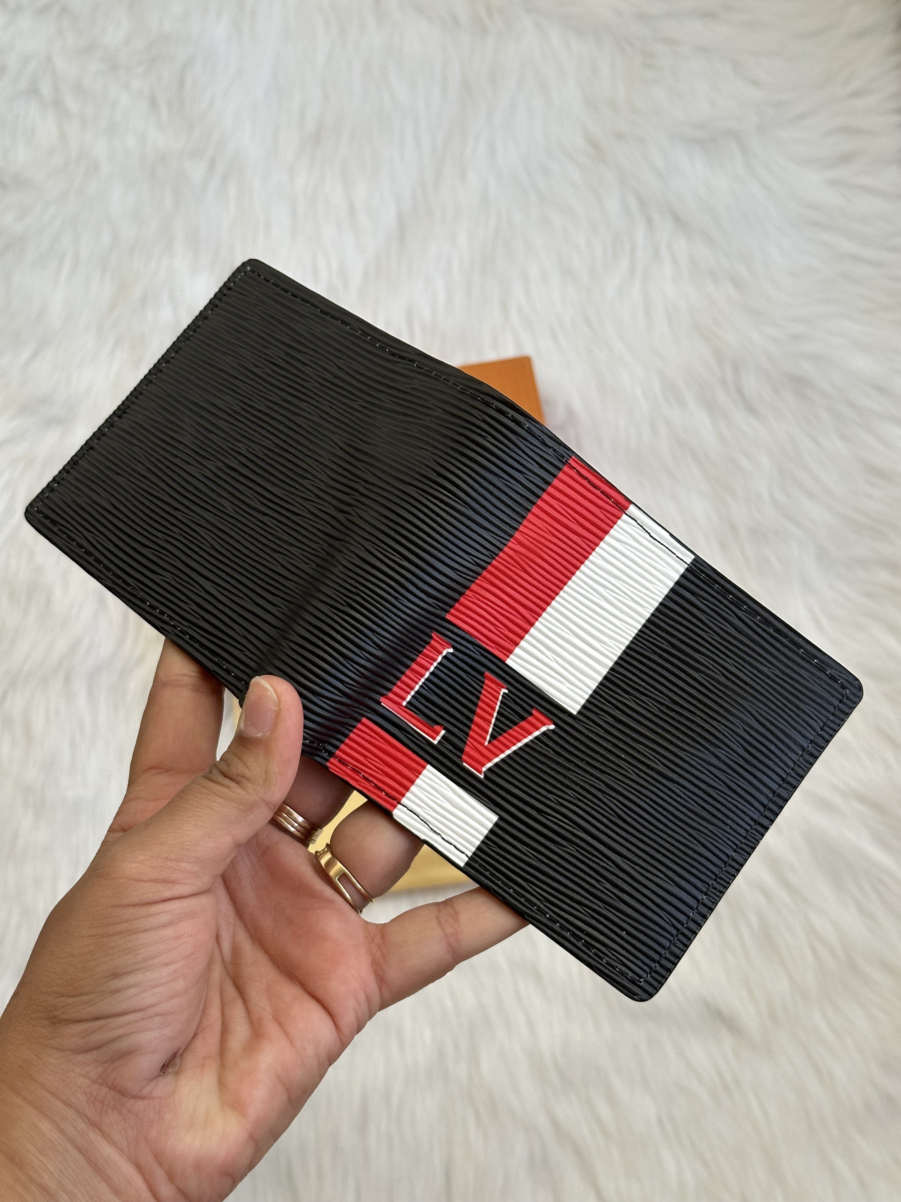 Louis Vuitton 09 Mens Wallet With Original Box & Dust Cover