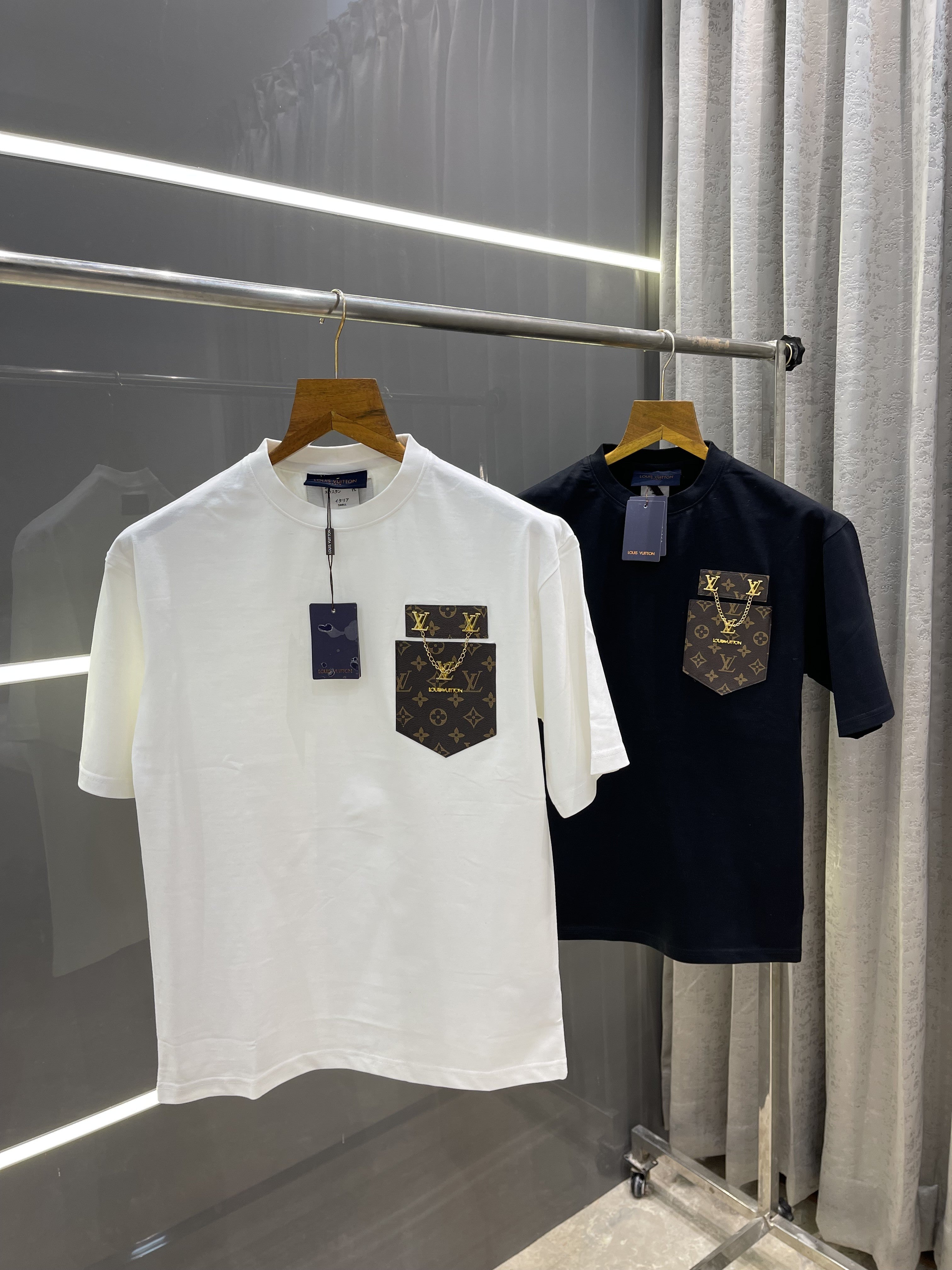 LOUIS VUITTO.N WHITE PRINTED PREMIUM OVERSIZE T-SHIRT