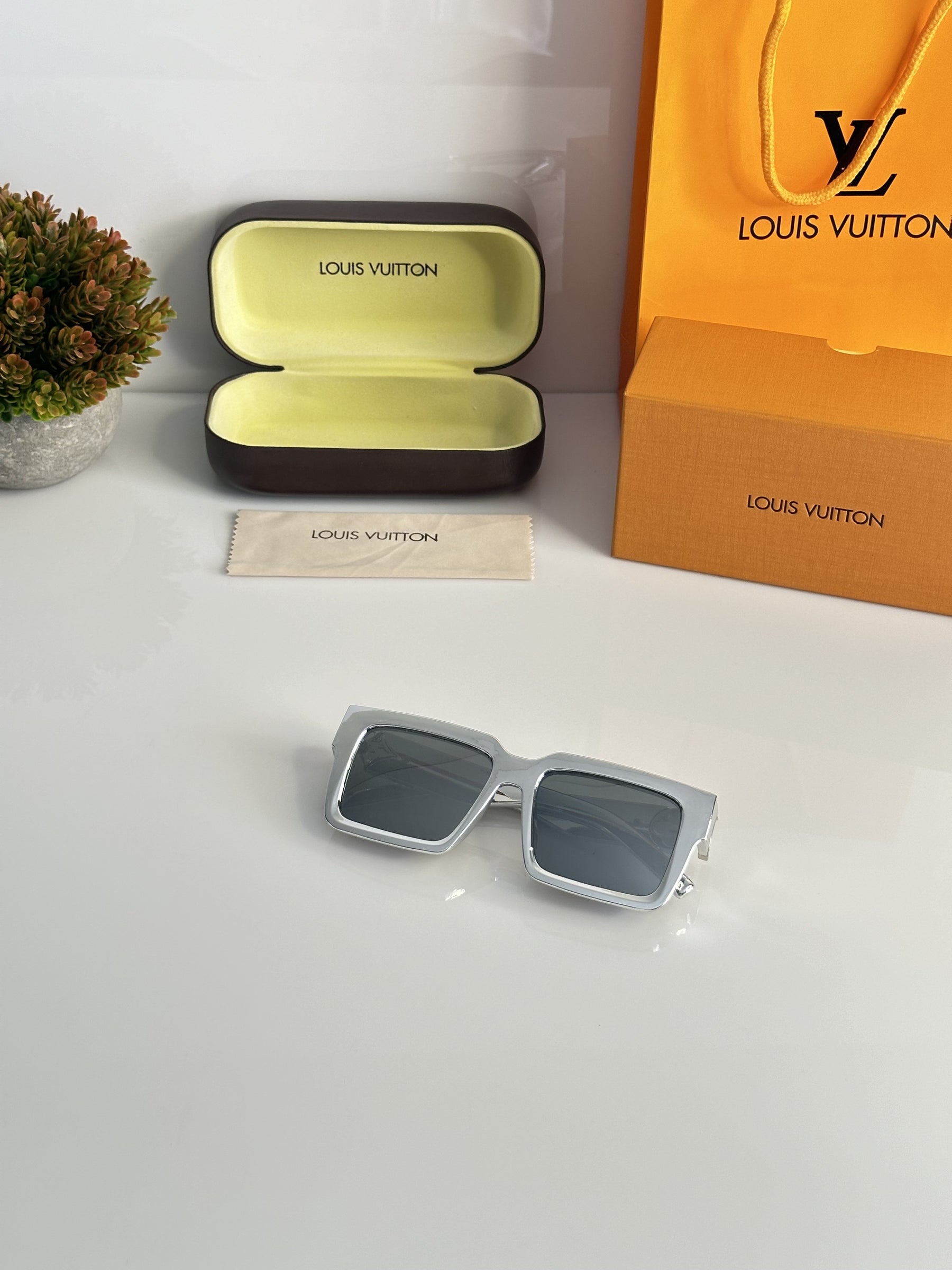 Louis Vuitton 2196 Silver Mercury