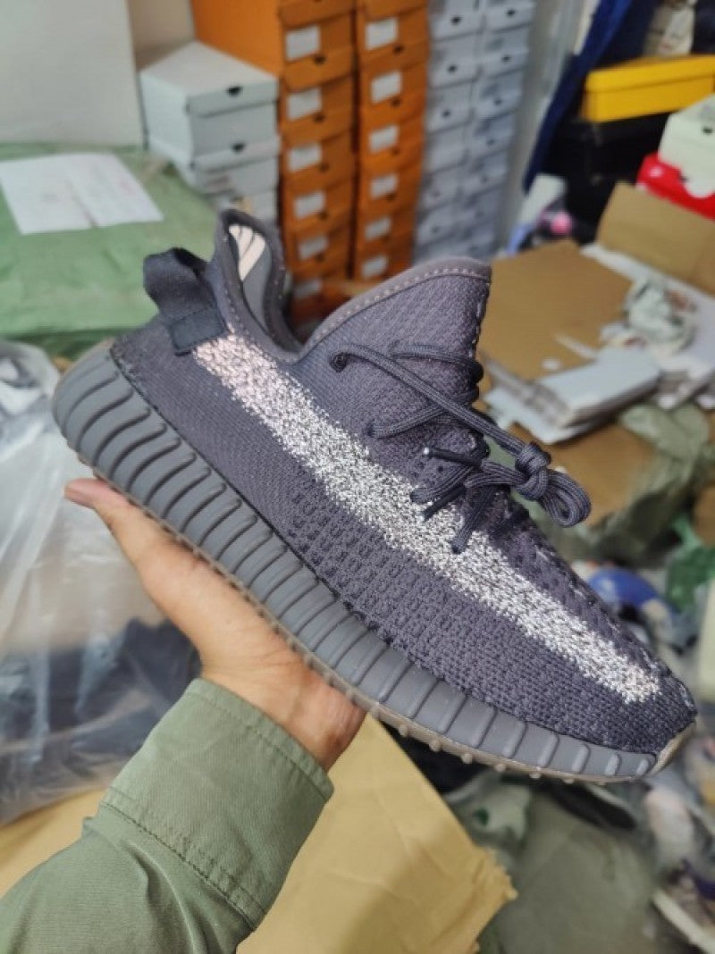Adidass yeezy 350 black cinder reflective Semi Ua