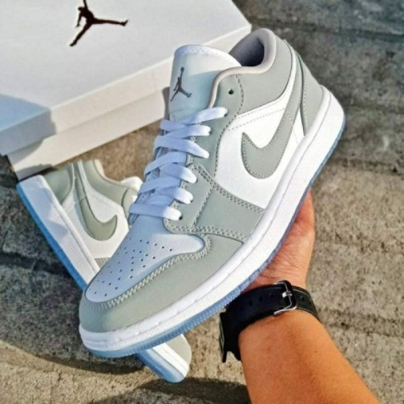 Air Jordan wolf gray with extra laces