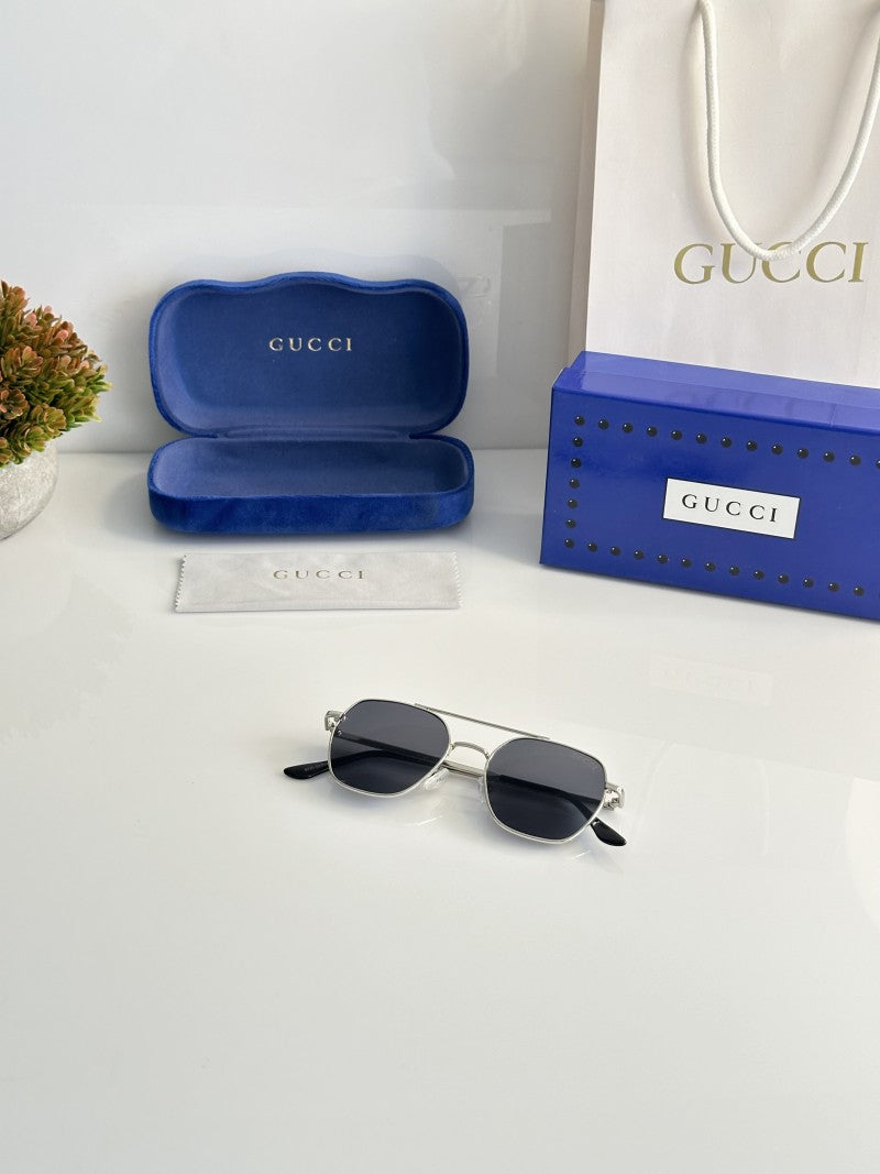 Gucci 8220 Silver Black