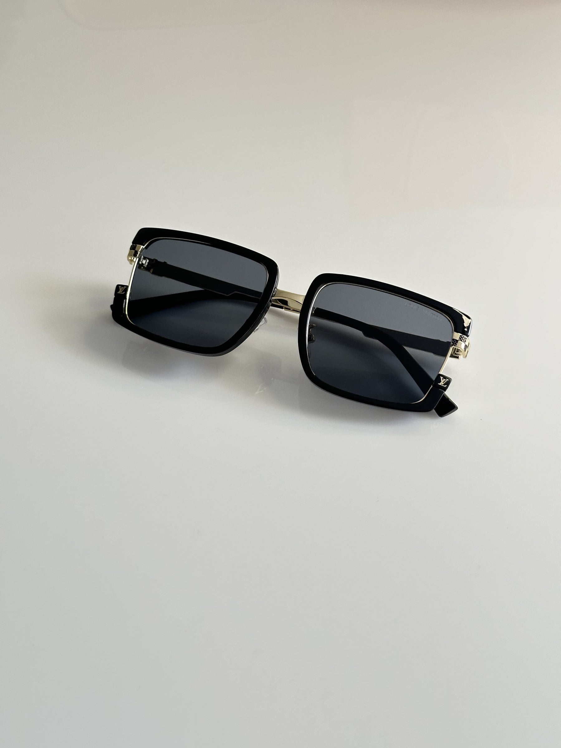 Louis Vuitton 7295 Gold Black