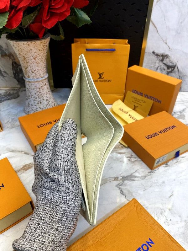 LOUIS VUITTON WALLET V524