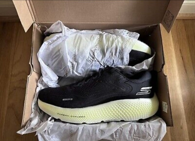 Skecherss Run Max Road 6 Running Shoes (1010)