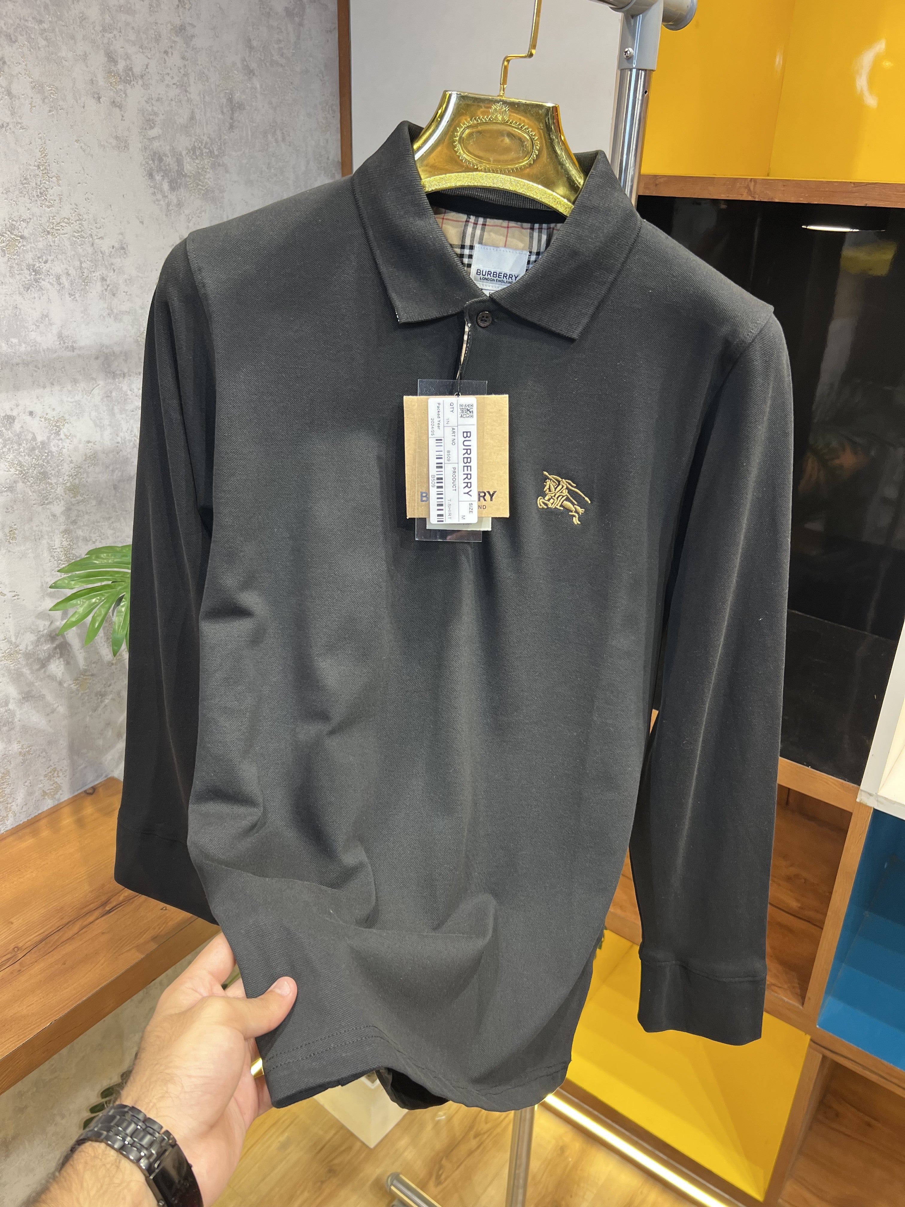 BURBERR Y FULL SLEEVES BLACK