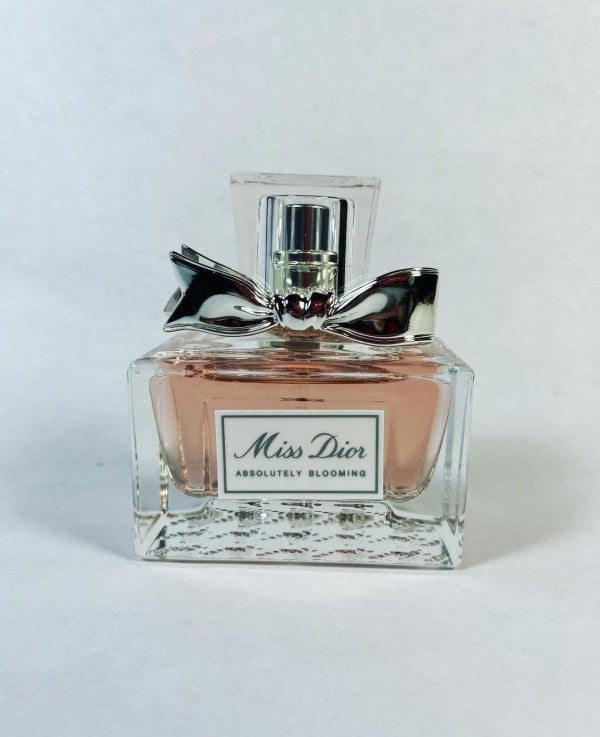 Miss DIO-R ABSOLUELY BLOOMING