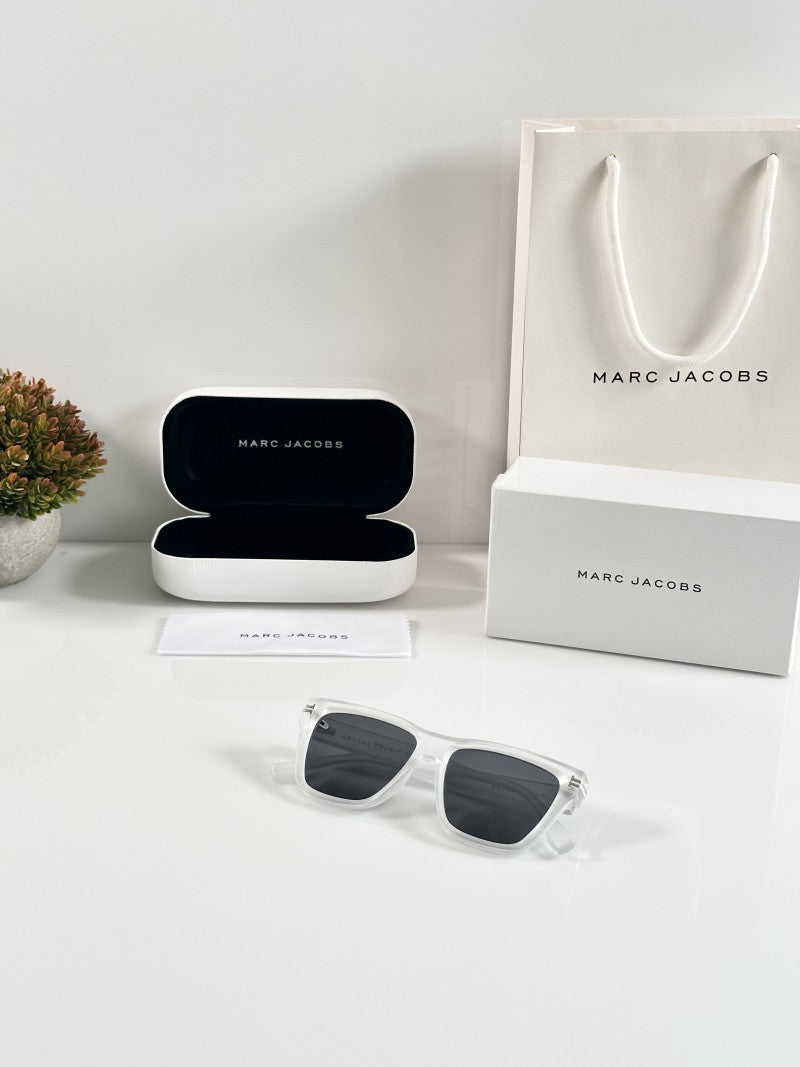 Marc Jacobs 1002 Ice Black