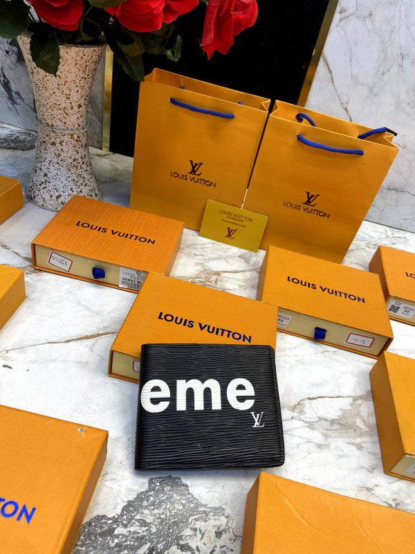 LOUIS VUITTON WALLET V596