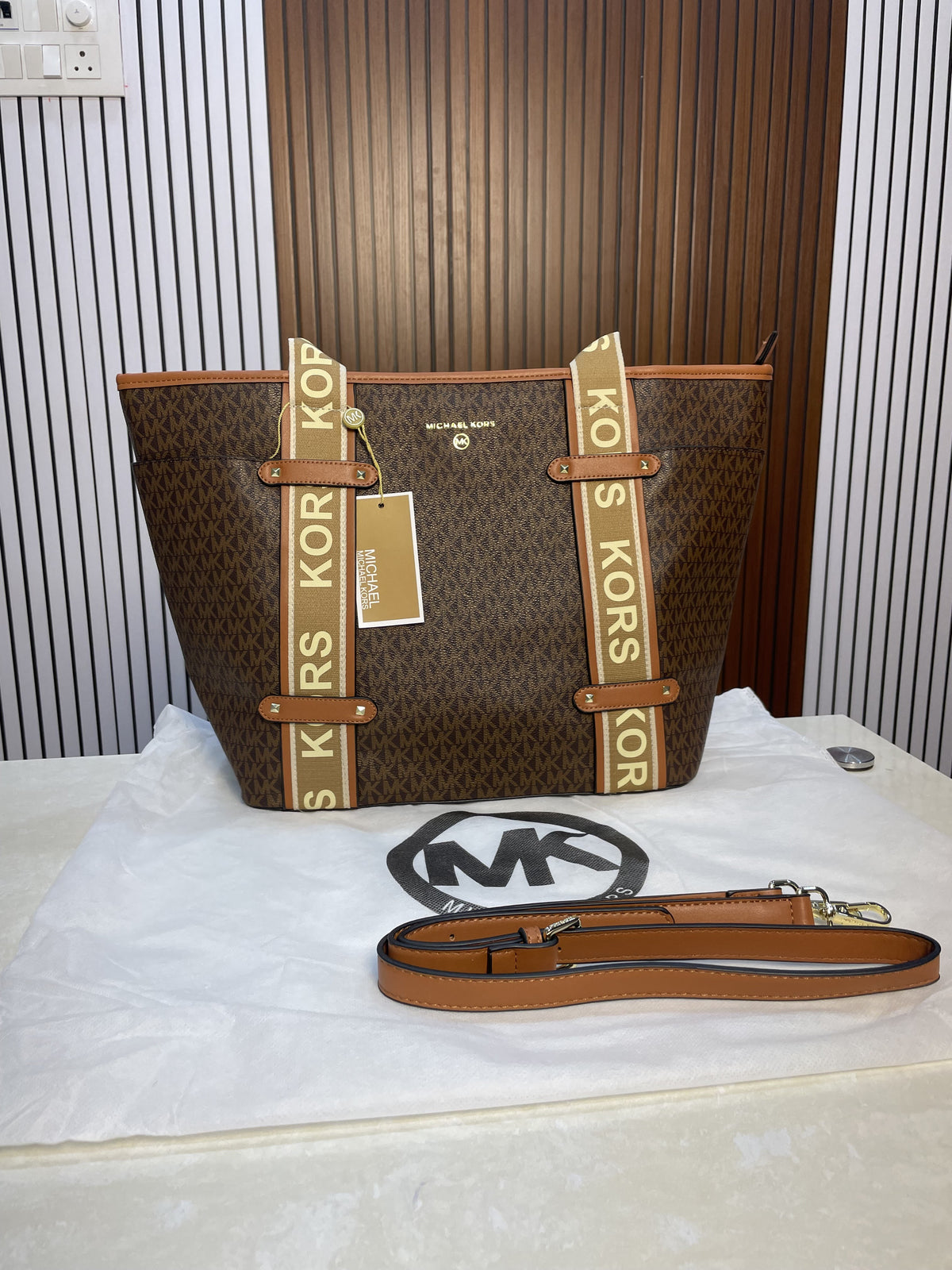 Michael kors maeve large tote bag( dust bag sling belt) 89