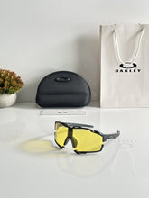 Oakley 8241 Black Yellow