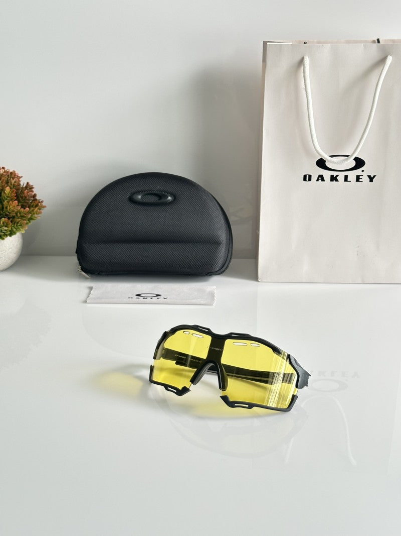 Oakley 8241 Black Yellow