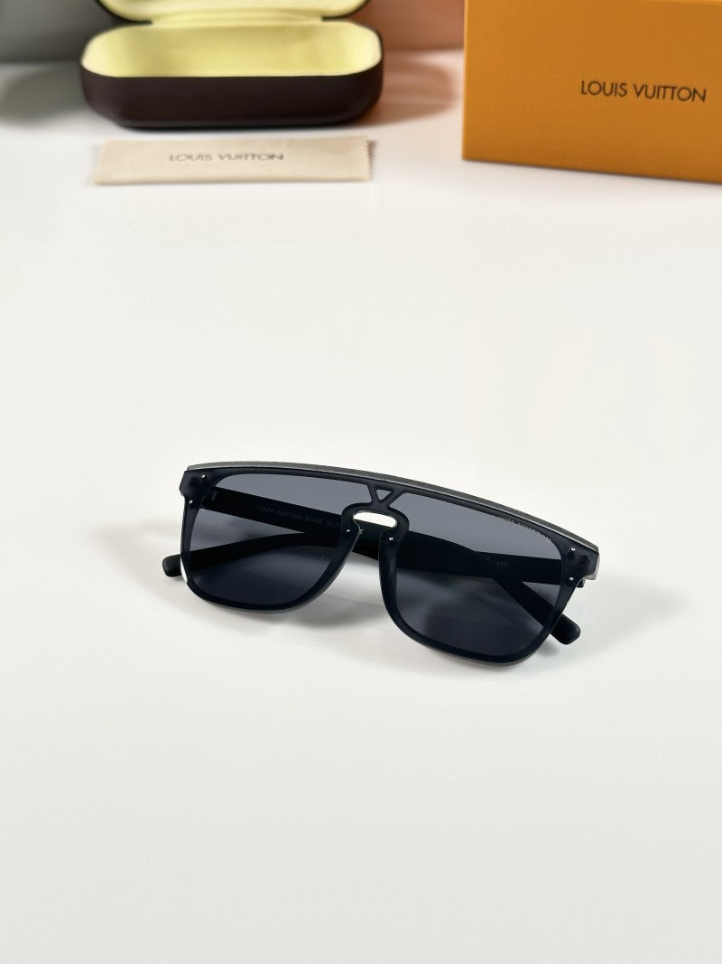Louis Vuitton 1822 Grey Black