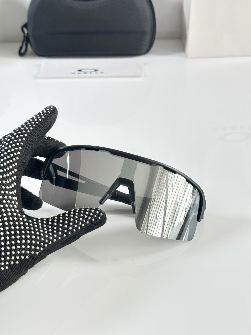 Oakley 8836 Black Silver Mercury