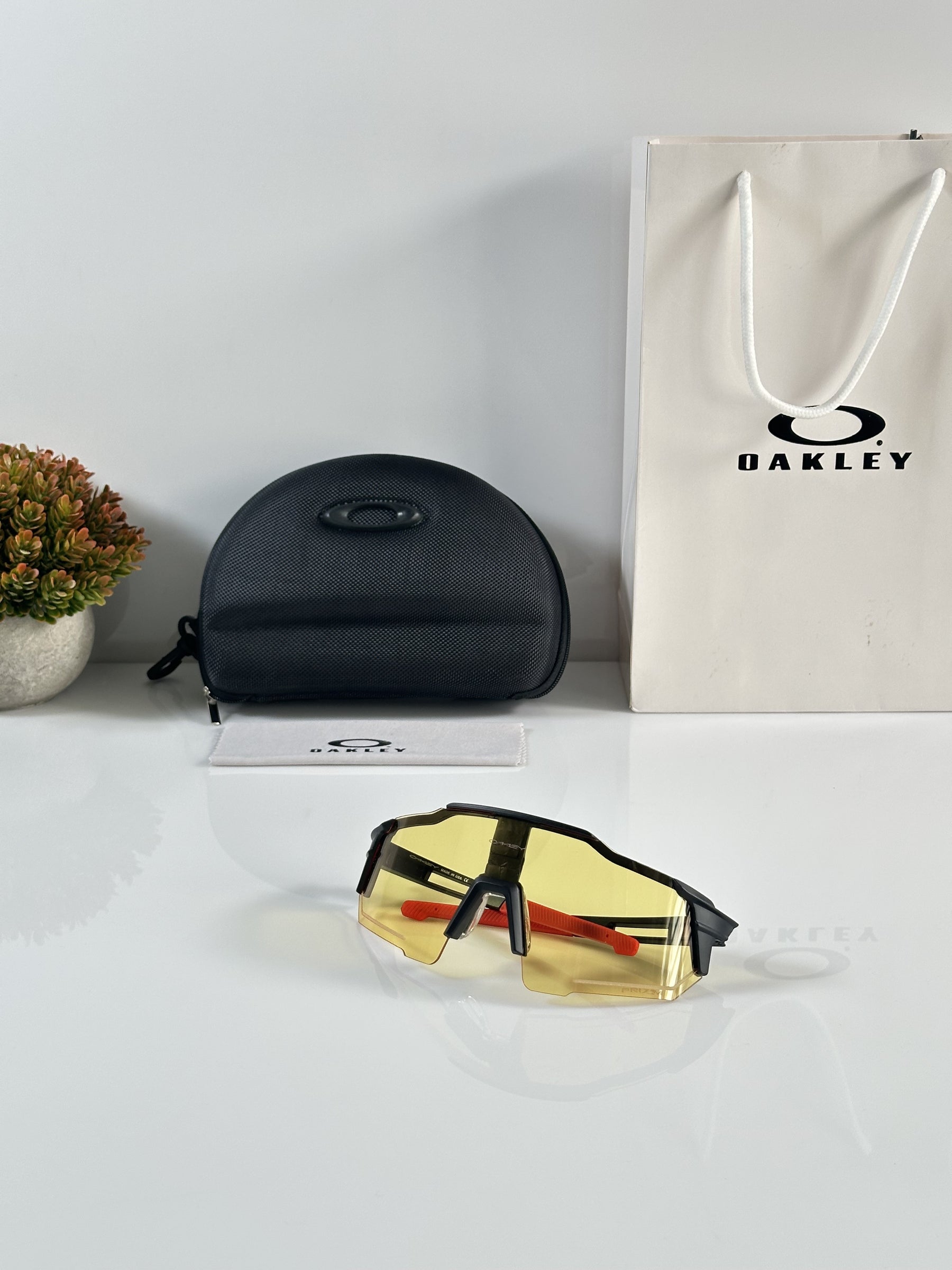 Oakley 668 Black Yellow