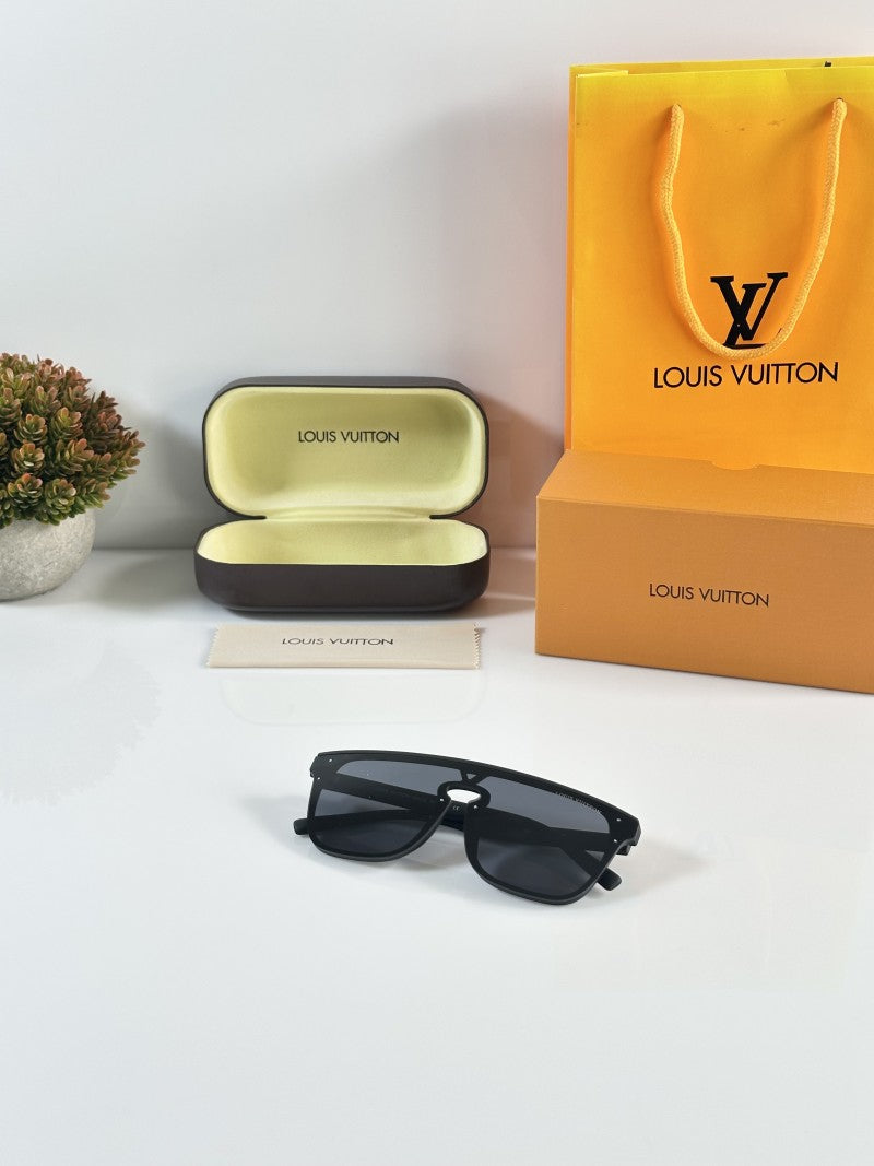Louis Vuitton 1822 Black
