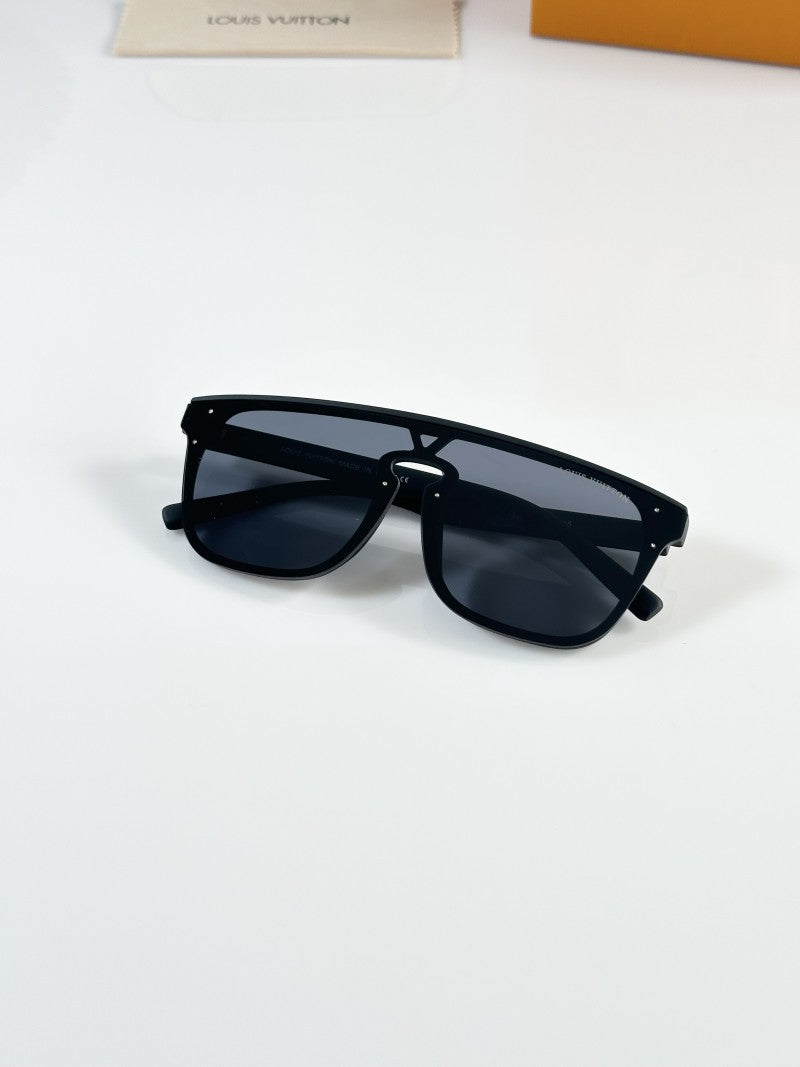 Louis Vuitton 1822 Black