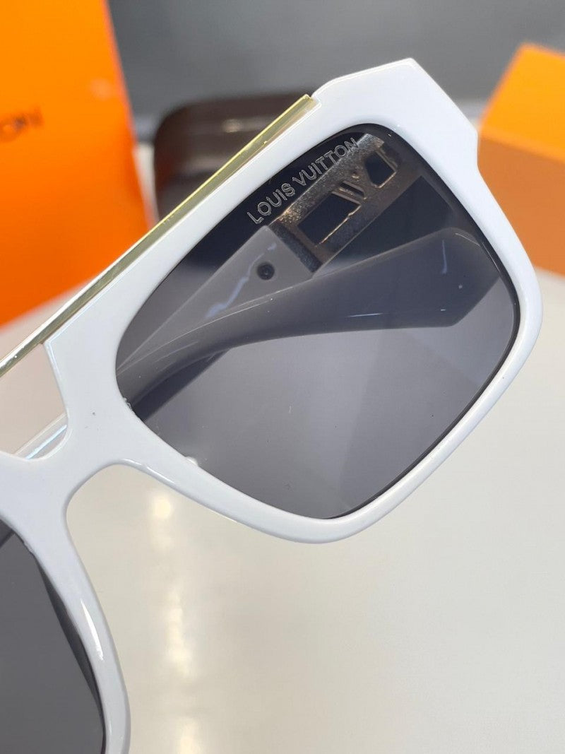 Louis vuitton 506 white gold