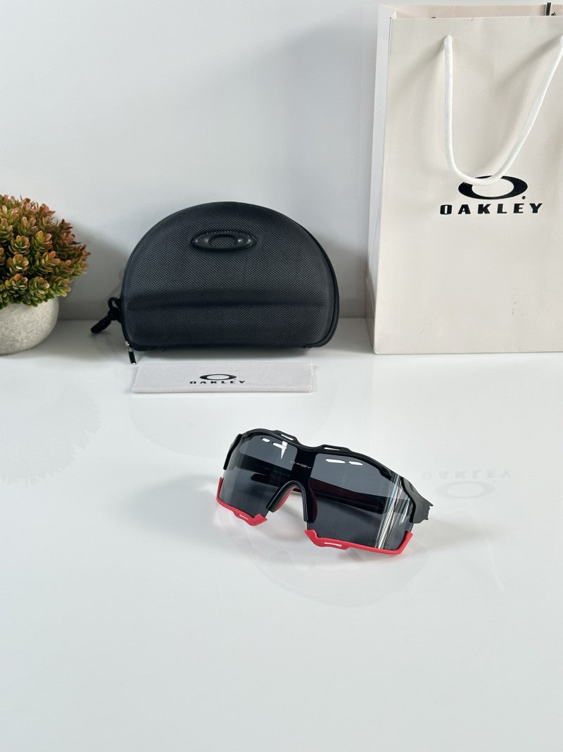 Oakley 8241 Black Red