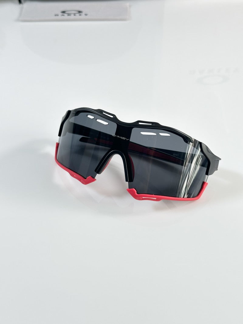 Oakley 8241 Black Red
