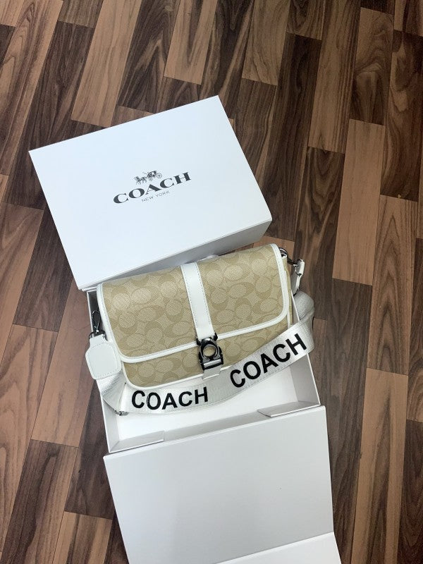 Coac  h league messenger bag in signature With folding box 262