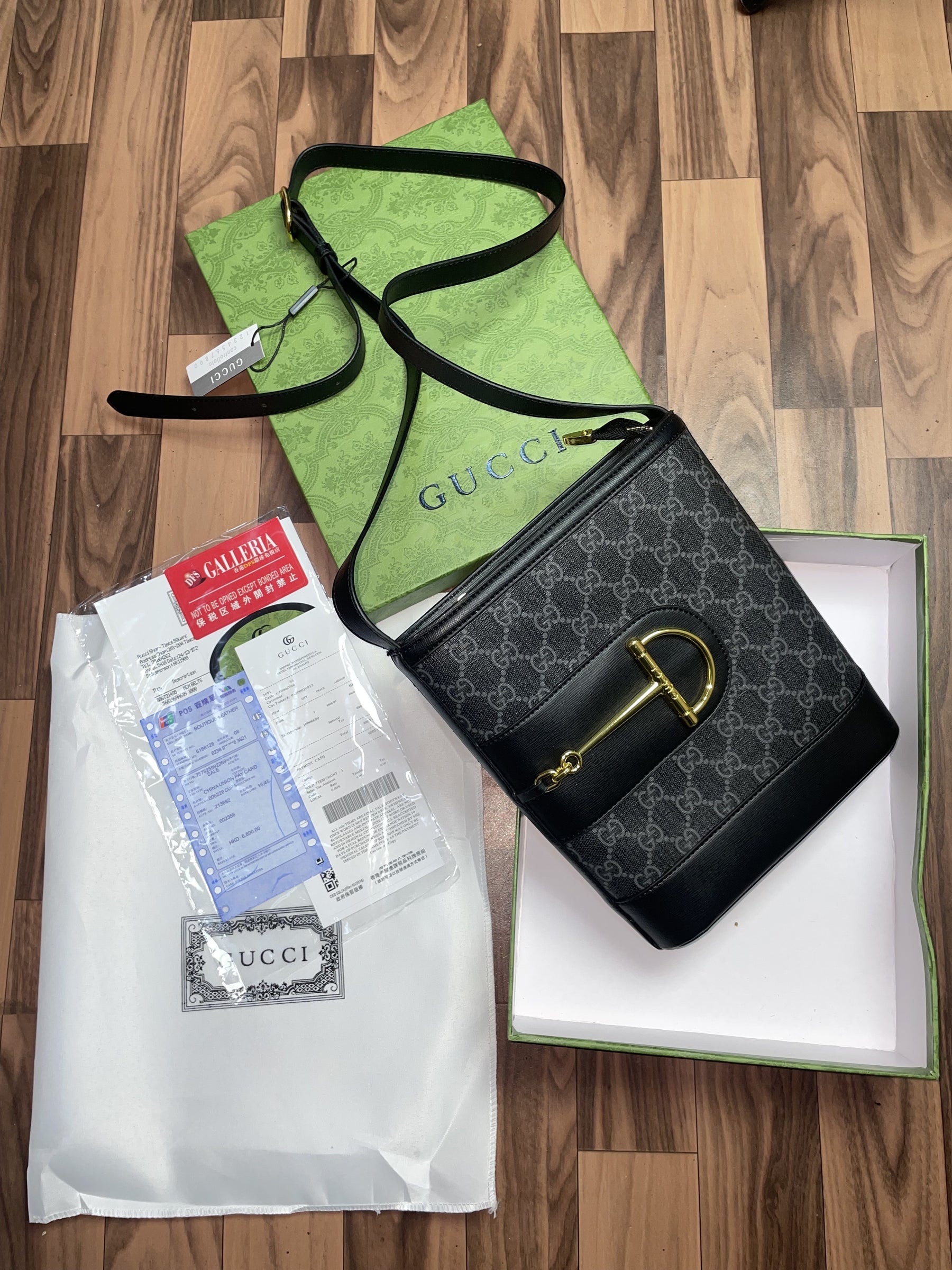 Gucc i 73 unisex sidebody bag with og box 310