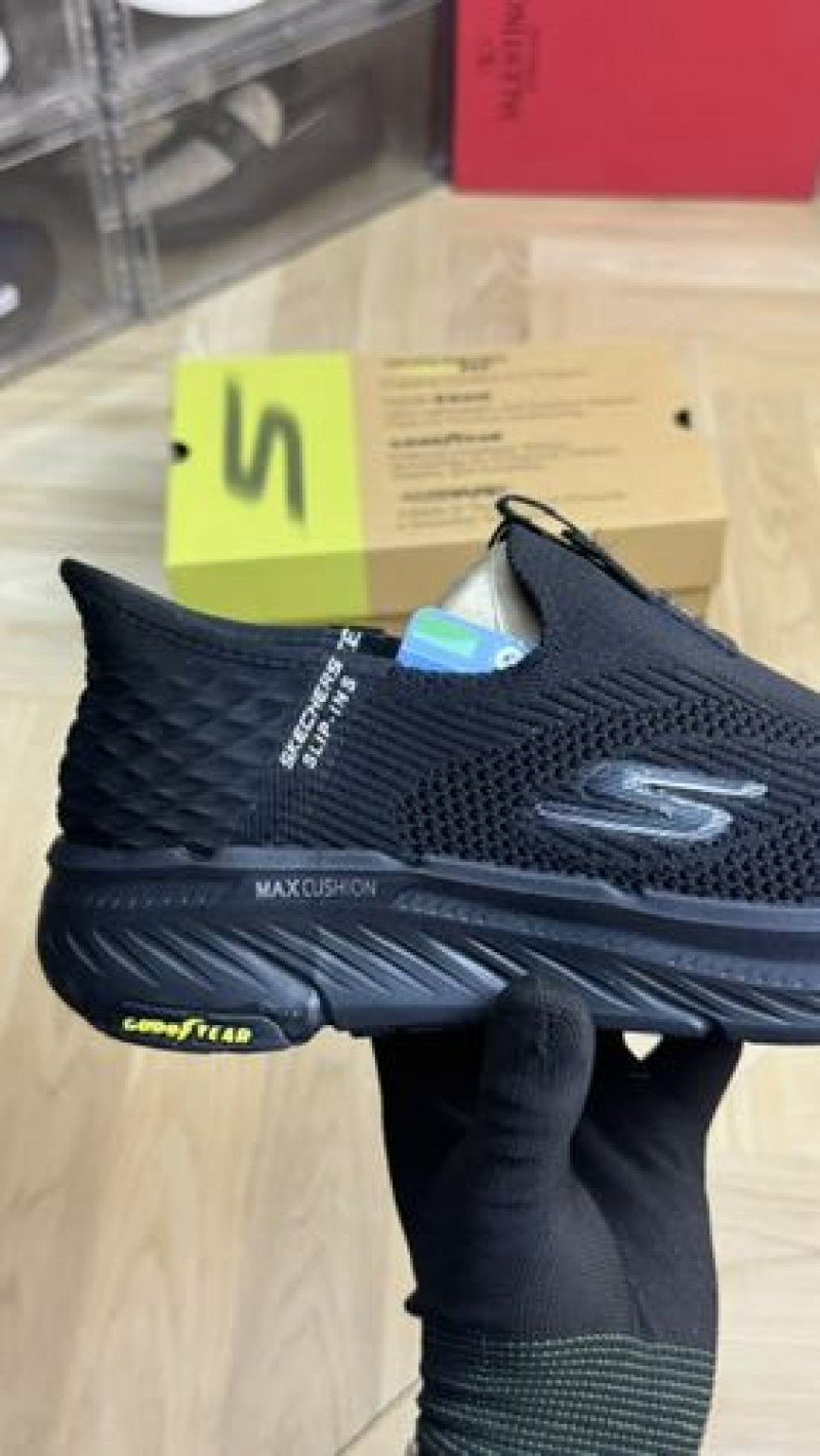 Skecher s slip in All Black good year