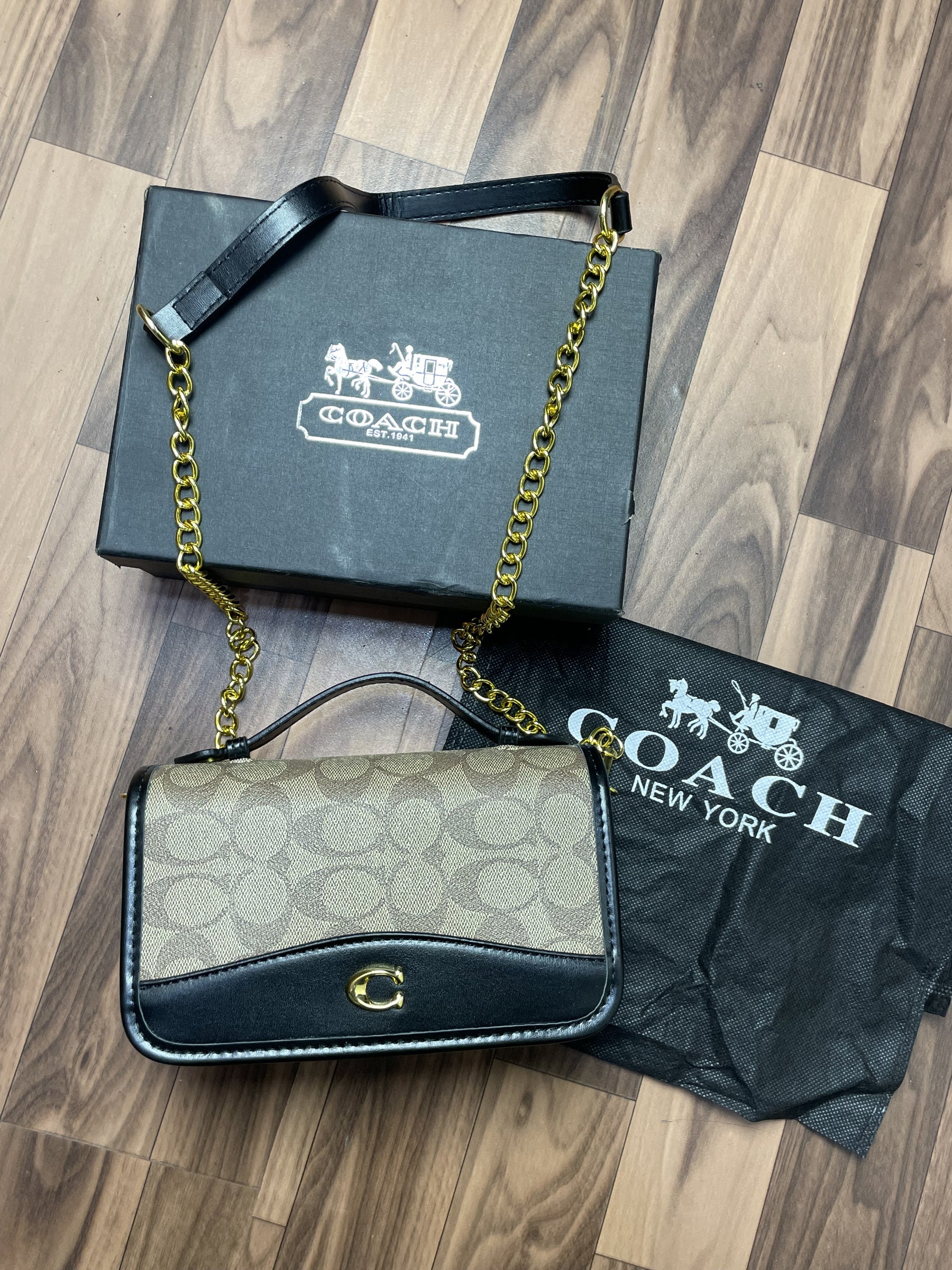Coac h Bea Crossbody medium bag with OG box 331