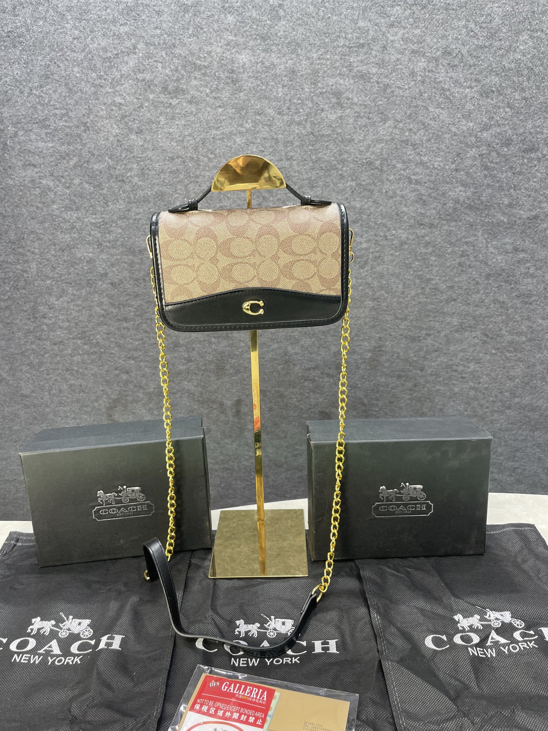 Coac h Bea Crossbody medium bag with OG box 331