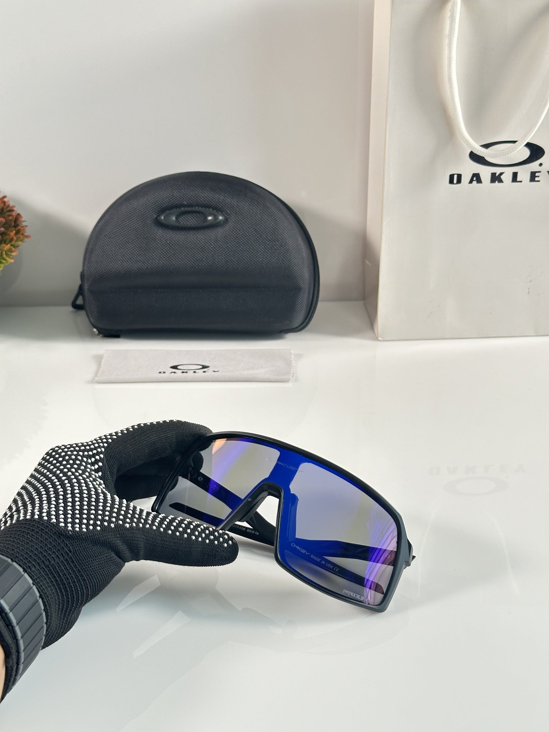 Oakley 9406 Black Blue Revo