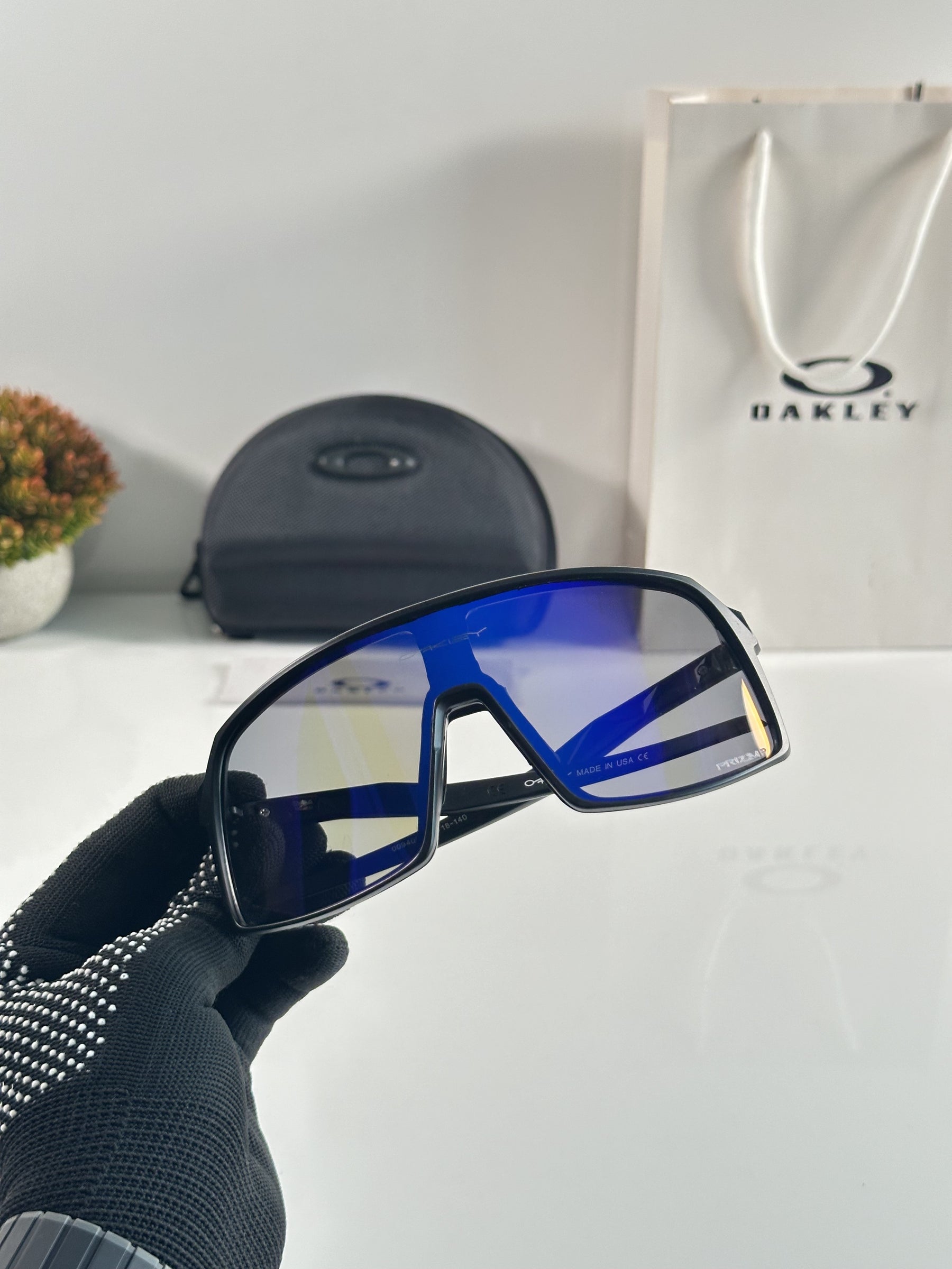 Oakley 9406 Black Blue Revo