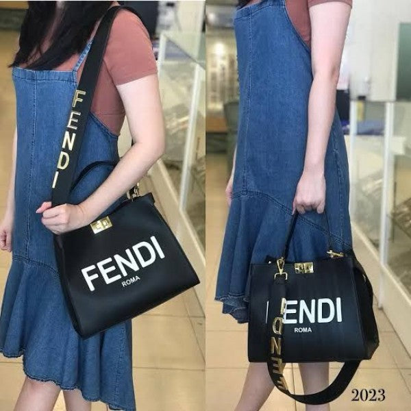 FEND I TRNDY LEATHER BLACK HAND BAG