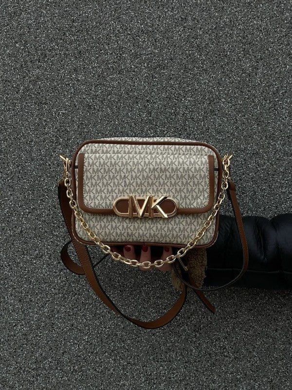 Michael  Kors  Parker  camera  Bag  With  OG  Box  &  Dust  Bag  100830 Beige
