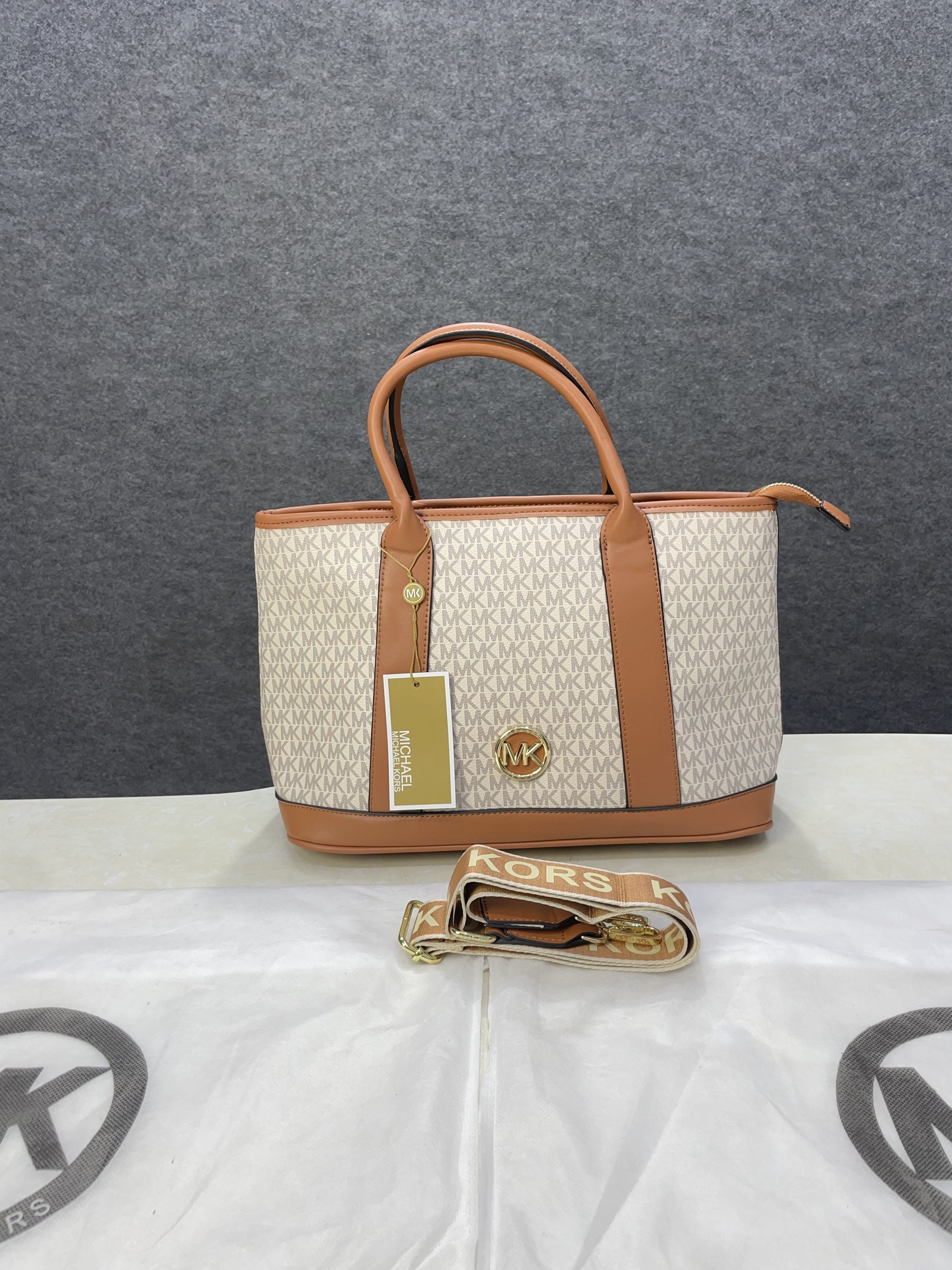 Michael kors luisa Medium Logo with dust bag 353