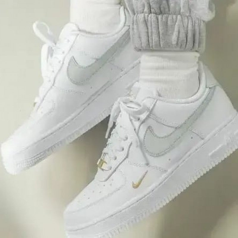 .nike Airforce 1 mini gold