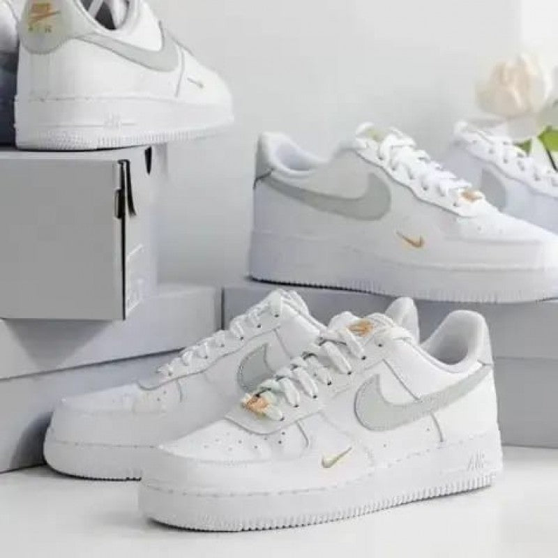 .nike Airforce 1 mini gold