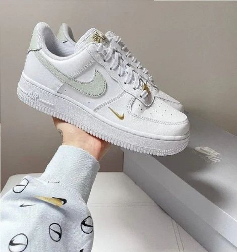 .nike Airforce 1 mini gold