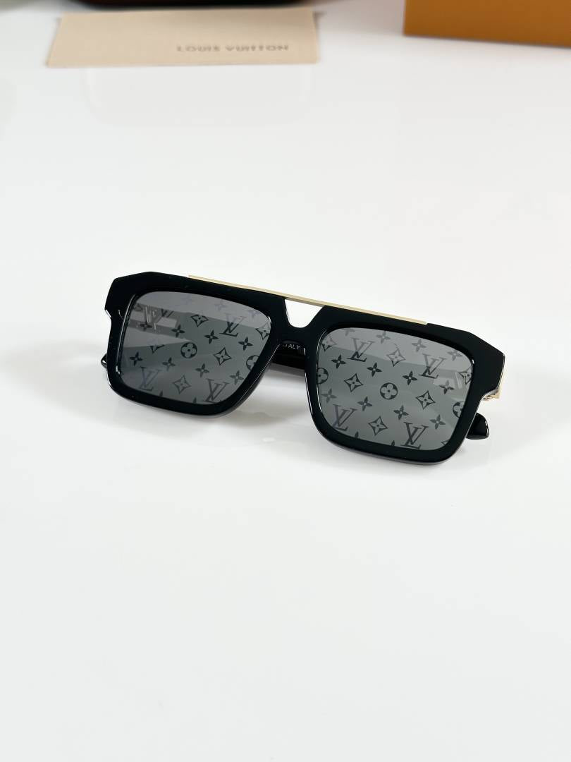Louis Vuitton 121 Printed Gold Black