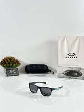 Oakley 3382 Black