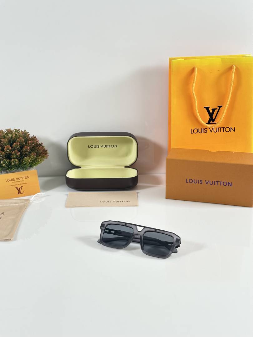 Louis Vuitton 121 Grey