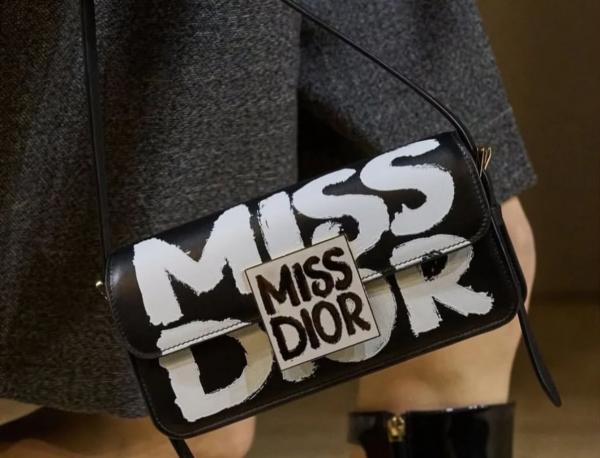 Christian Dio r miss dio r flap shoulderbag with extra belt & og box 438