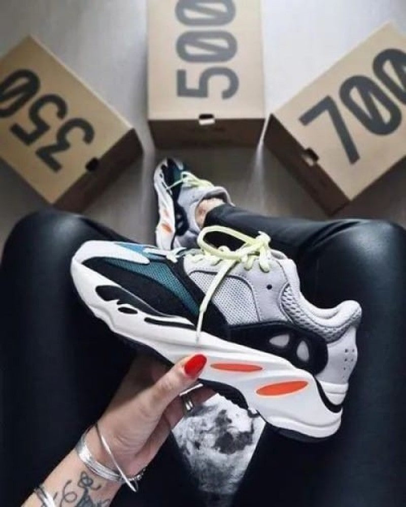 Adida ss Yeezy 700 Wave Runner