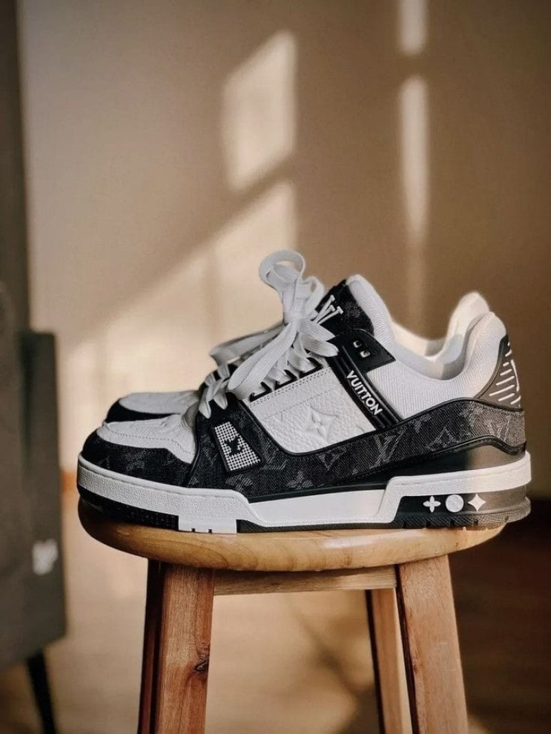 trainer black white